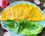 A picture of step 6 of Southern Vietnamese Bánh Xèo.