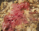 Foto del paso 3 de la receta: Revuelto de champiñones con jamón serrano