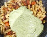 Foto del paso 7 de la receta: Fusilli N°98 con cherrys, aceitunas y bacon al pesto suave de pistachos