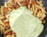 Foto del paso 7 de la receta: Fusilli N°98 con cherrys, aceitunas y bacon al pesto suave de pistachos