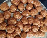 सावजी मटण खिमा बॉल्स (saoji mutton kheema balls recipe in marathi) रेसिपी स्टेप 2 फोटो 
