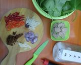 Foto langkah ke 1 dari resep Tumis Kangkung Saos Tiram #dapurelbeweek16.