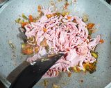 Foto del paso 4 de la receta: Fideos al puerro, jamón y más a lo Maribel
