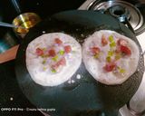 सूजी के उत्तपम (Suji ke uttapam recipe in Hindi) रेसिपी चरण 4 फोटो