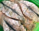 Foto del paso 6 de la receta Salmón al eneldo, con salsa verde claro y patatas panadera aromatizadas con ajo