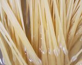 A picture of step 1 of Spaghetti Aglio e Olio.