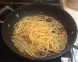 A picture of step 13 of Soup-Style Clam Vongole.