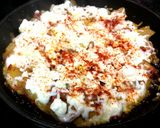 Foto del paso 4 de la receta: Queso feta y mozzarella sobre patata con chorizo