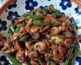 Foto langkah ke 7 dari resep Tumis Udang Cabe Hijau.