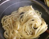 Foto langkah ke 1 dari resep Spaghetti Salmon Aglio Olio.