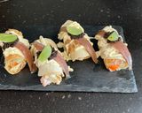 Foto del paso 1 de la receta: Rollitos de tortitas de maíz con surimi, atún y anchoas 😜😜😜