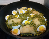 Foto del paso 5 de la receta: Bacalao con huevo y guisantes