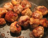 A picture of step 7 of Tomato Cheese Meatballs using Thinly Sliced Pork Offcuts.