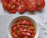 A picture of step 1 of Delicatessen-Style Lettuce and Tomato Salad.