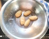 A picture of step 4 of Khasta layered stuffed bun paratha.