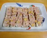 A picture of step 2 of Baked Chikuwa with Tuna and Mayonnaise.