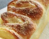 A picture of step 19 of Rolled Bread with Cream.