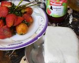 A picture of step 2 of Strawberry pastry.
