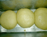 A picture of step 2 of Potato puree soft bread.