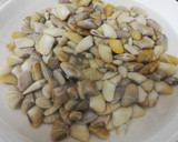Foto del paso 1 de la receta: Coquinas al ajillo de Isla Canela⛱️