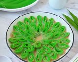 Foto langkah ke 4 dari resep Dadar Gunting Pandan Suji.