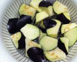 A picture of step 1 of Eggplant and Chicken Nanban.