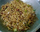 Foto langkah ke 4 dari resep Internet Goreng 🥢 (Kreasi Mi Instant).