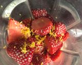 A picture of step 1 of Strawberry milkshake - vegan.