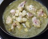 รูปขั้นตอนการทำที่ 4 ของ แกงเขียวหวานไก่ยอดมะพร้าว