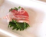 A picture of step 3 of Non-fried Japanese-style Tonkatsu Made with Thinly Sliced Pork Belly.