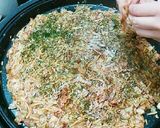 A picture of step 12 of Curry-Flavored Monjayaki (Pan-Fried Batter with Various Ingredients).