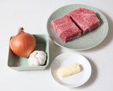 A picture of step 1 of Chaliapin-Style Beef Steak.