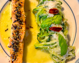 Foto del paso 9 de la receta: Spaghettis de calabacín “aglio olio e peperoncino”  con salmón a la plancha