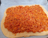Foto del paso 7 de la receta: Empanada de atún, cebolla, pimiento y huevo