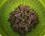 Foto langkah ke 1 dari resep Daging Masak Kecap.