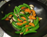 鮮菇炒甜豆（素）的食譜步驟3照片