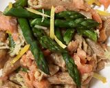 Foto del passaggio 4 della ricetta Penne di farro con pesto di pistacchi, asparagi e salmone affumicato