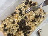 Bolitas de plátano con avena y chispas de chocolate