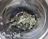 A picture of step 2 of Homemade Dry Basil Powder.