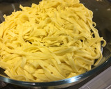 Foto del paso 4 de la receta: Tagliatelle súper sabroso con champis, tomates y hierbas frescas 😀