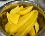 Hình bước làm 2 của món Salad Ức Gà, Bơ, Xoài