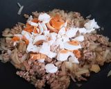 รูปขั้นตอนการทำที่ 5 ของ หมูสับผัดไข่เค็ม