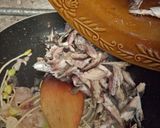 Foto langkah ke 6 dari resep Oseng pindang ale lombok ijo.