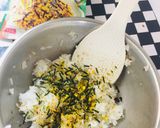 Foto del paso 3 de la receta: Japanense Onigiri con furikake y Umeboshi! (ume)