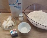 Pihe-puha sajtos kolbászos kifli 🌭🥐🌭 recept fázis 1 fotója