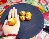 A picture of step 3 of Besan sooji Ladoos.