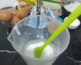 Foto langkah ke 2 dari resep Bolu kukus.