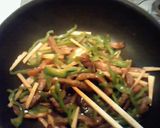 A picture of step 5 of Stir Fried Beef and Peppers (Chinjao Rosu).