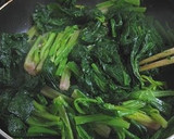 A picture of step 2 of Butter and Soy Sauce Flavored Spinach and Corn.
