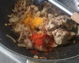 A picture of step 4 of Bhindi gosht.